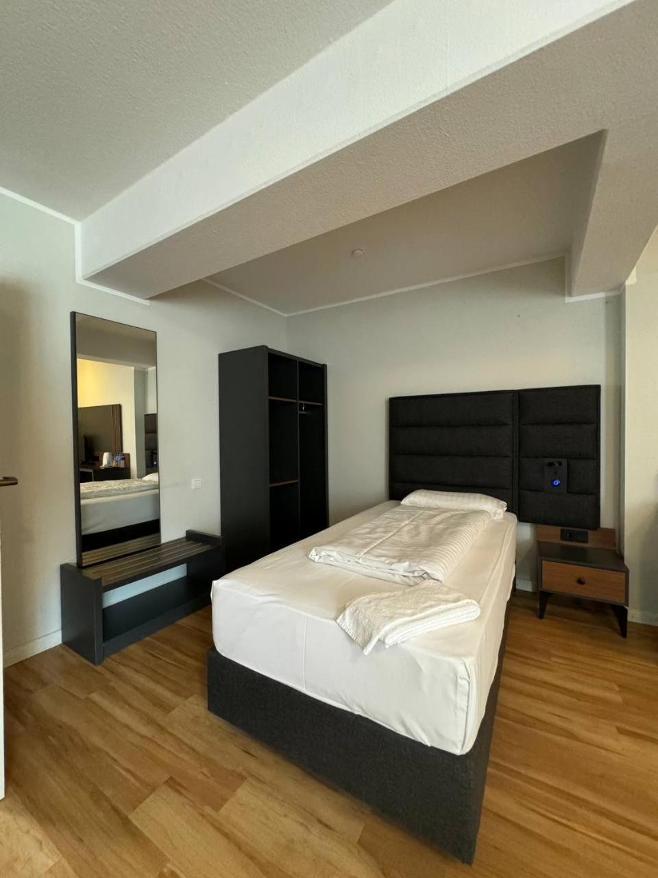 M&A Cityhotel Hildesheim Buitenkant foto